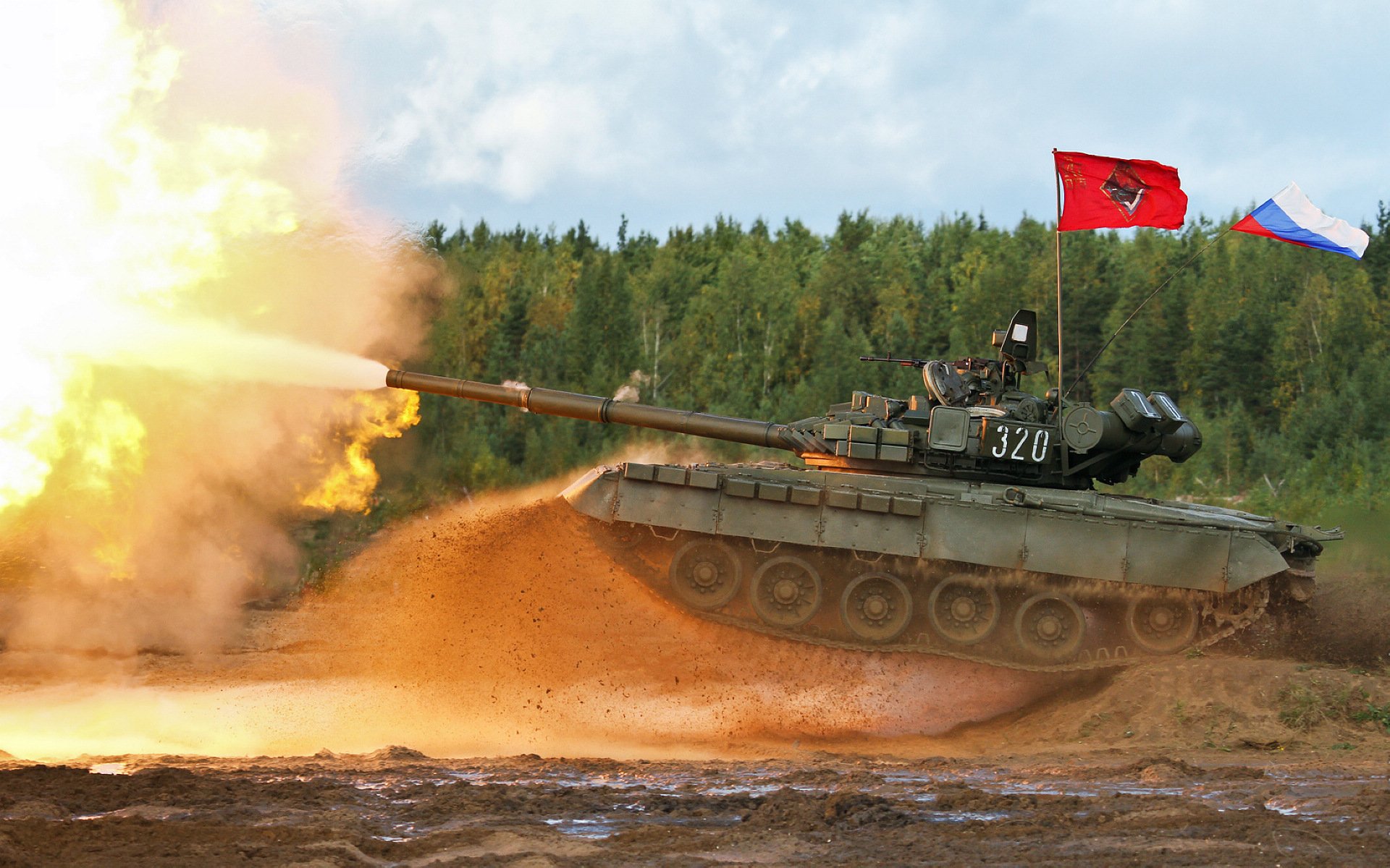 赛道交错处,钢铁猎豹与绿茵阴影的午夜对话