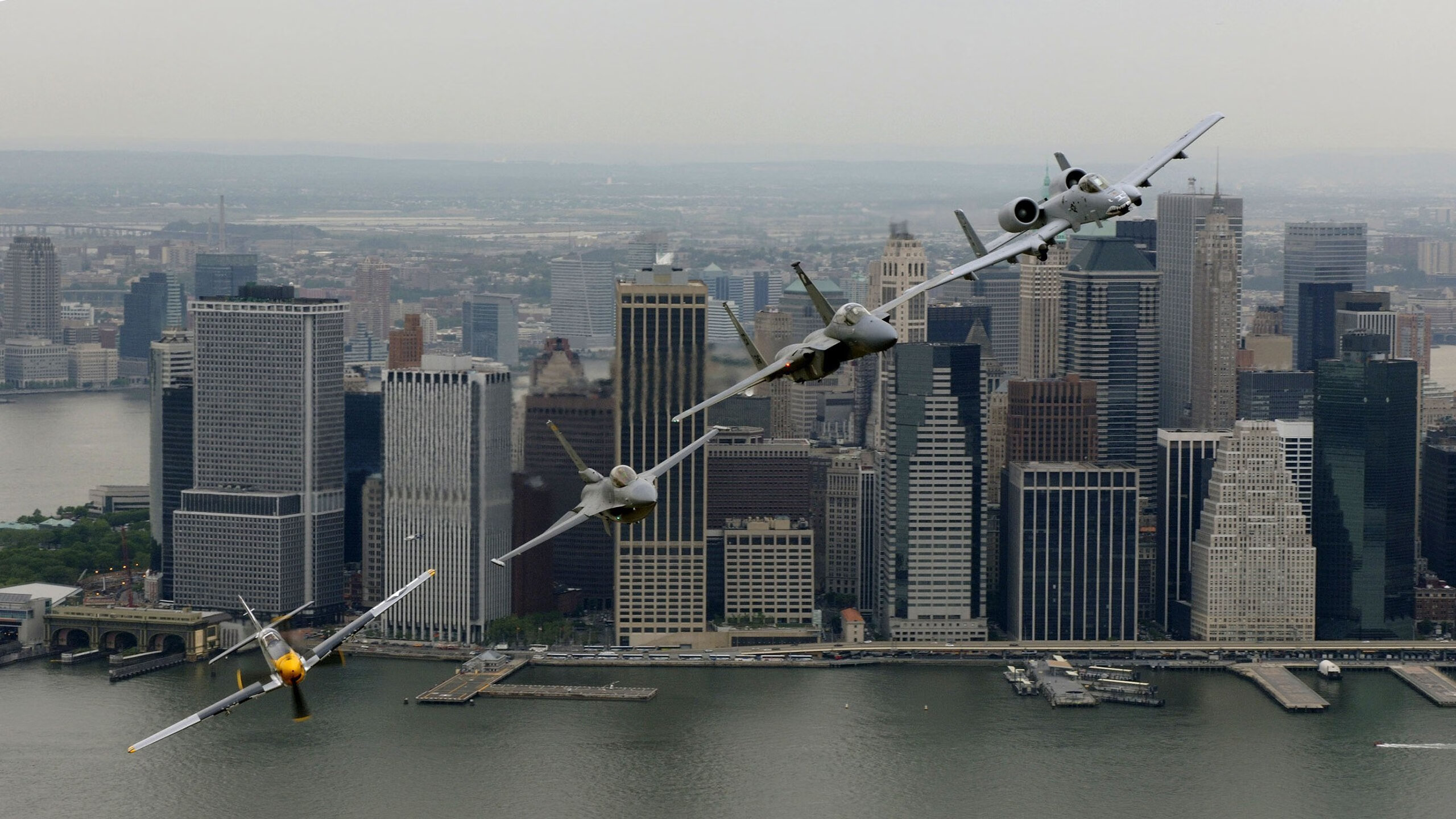 巅峰对决，英格兰胜伊拉克之战与本泽马的硬仗王者启示