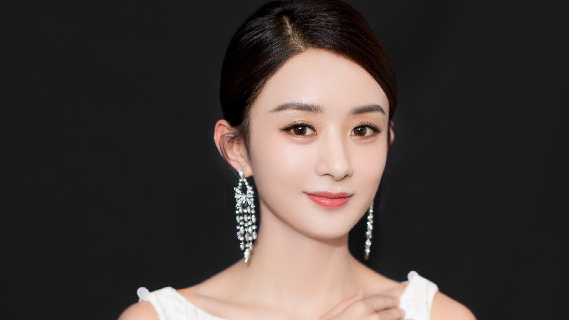 北欧风暴席卷安联球场,瑞典新王加冕之夜,阿方索·戴维斯以铁血战术划破G组天空